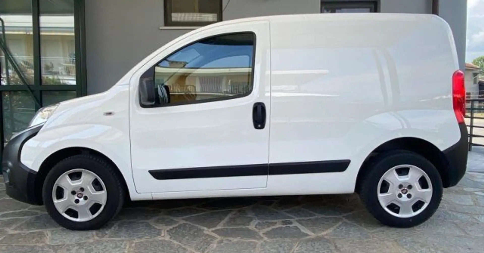 Fiat Fiorino Fiorino 1.3 MJT 80CV Cargo Plateado - 2