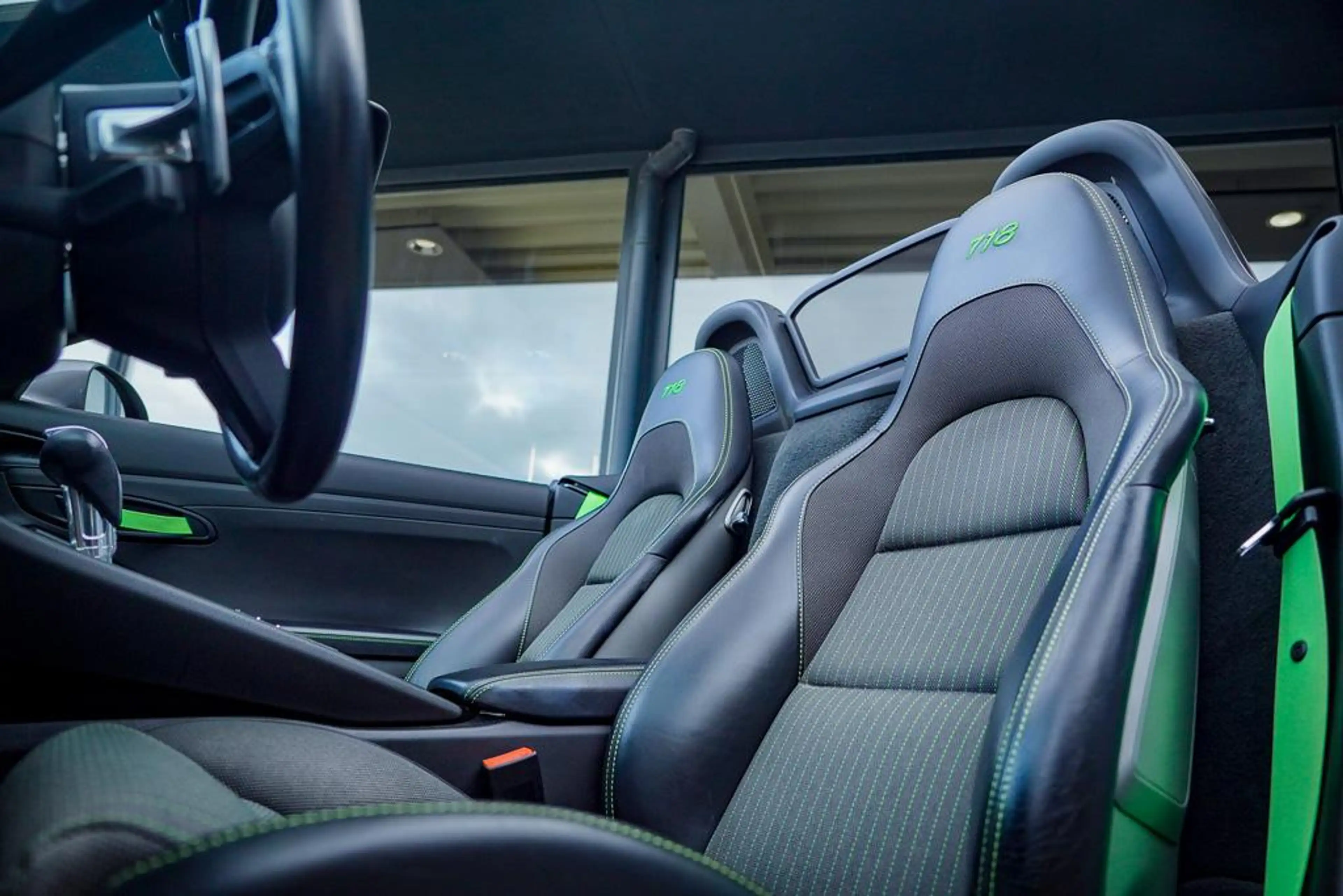 Porsche 718 Boxster 2.0 T / NL Auto / 18-Voudig / Carplay / Ap — photo 2