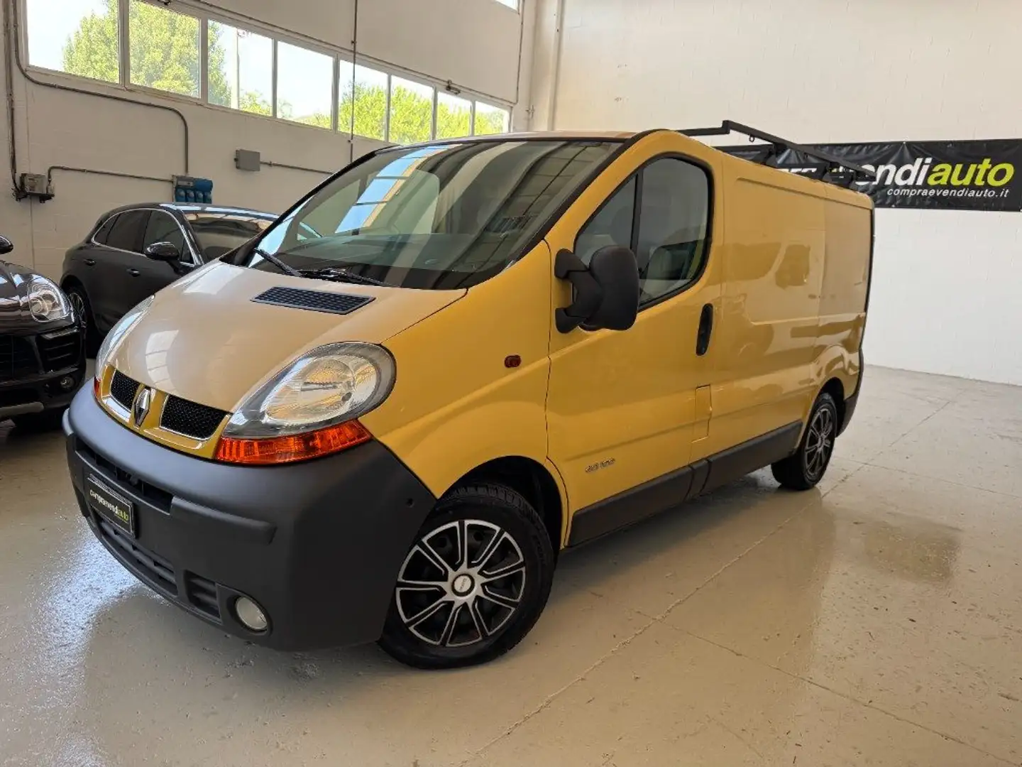 Renault Trafic T29 1.9 dCi/100CV PC-TN Furg. Jaune - 2