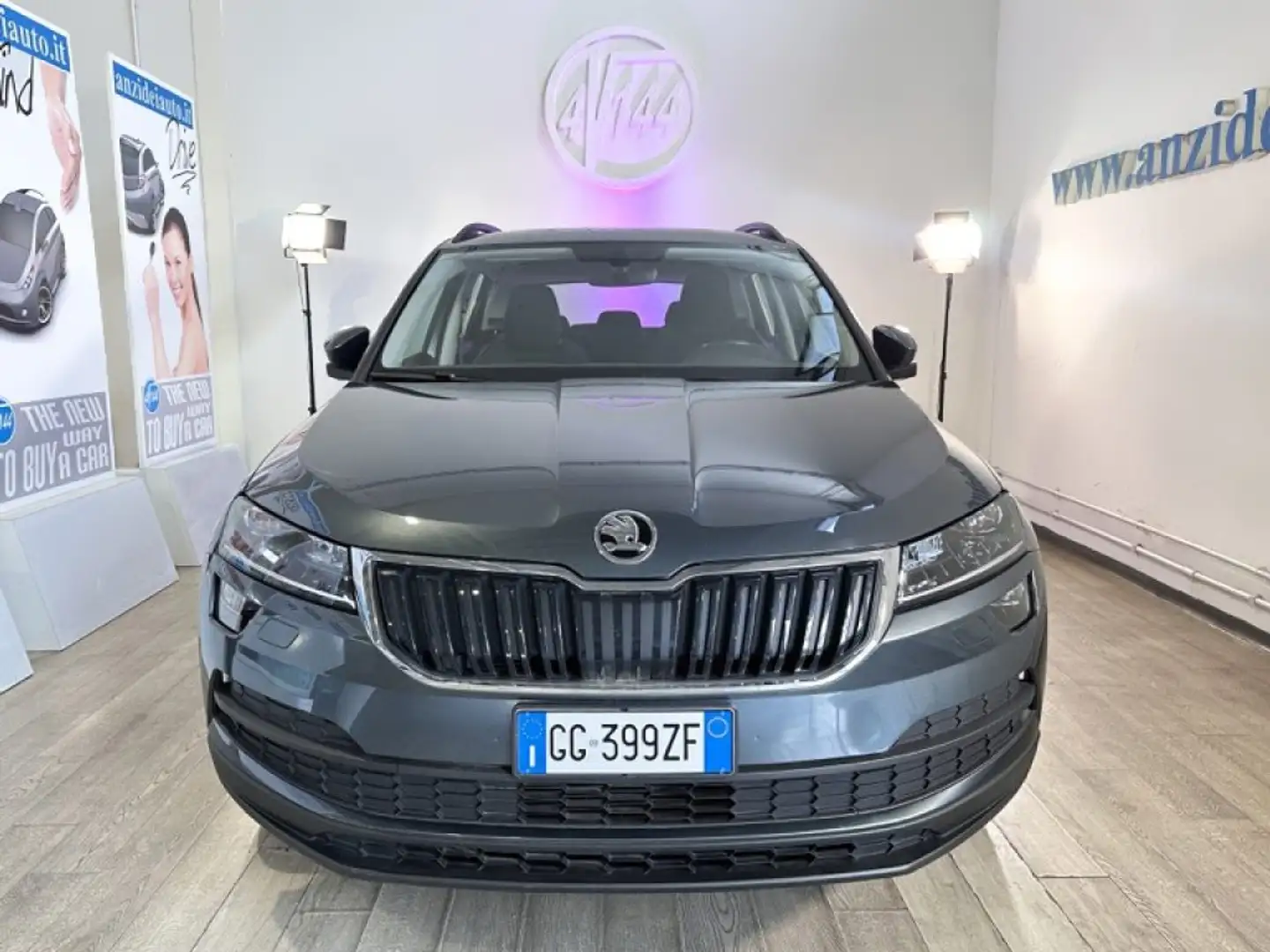 Skoda Karoq 2.0 TDI EVO SCR 115 CV DSG Executive Grigio - 2