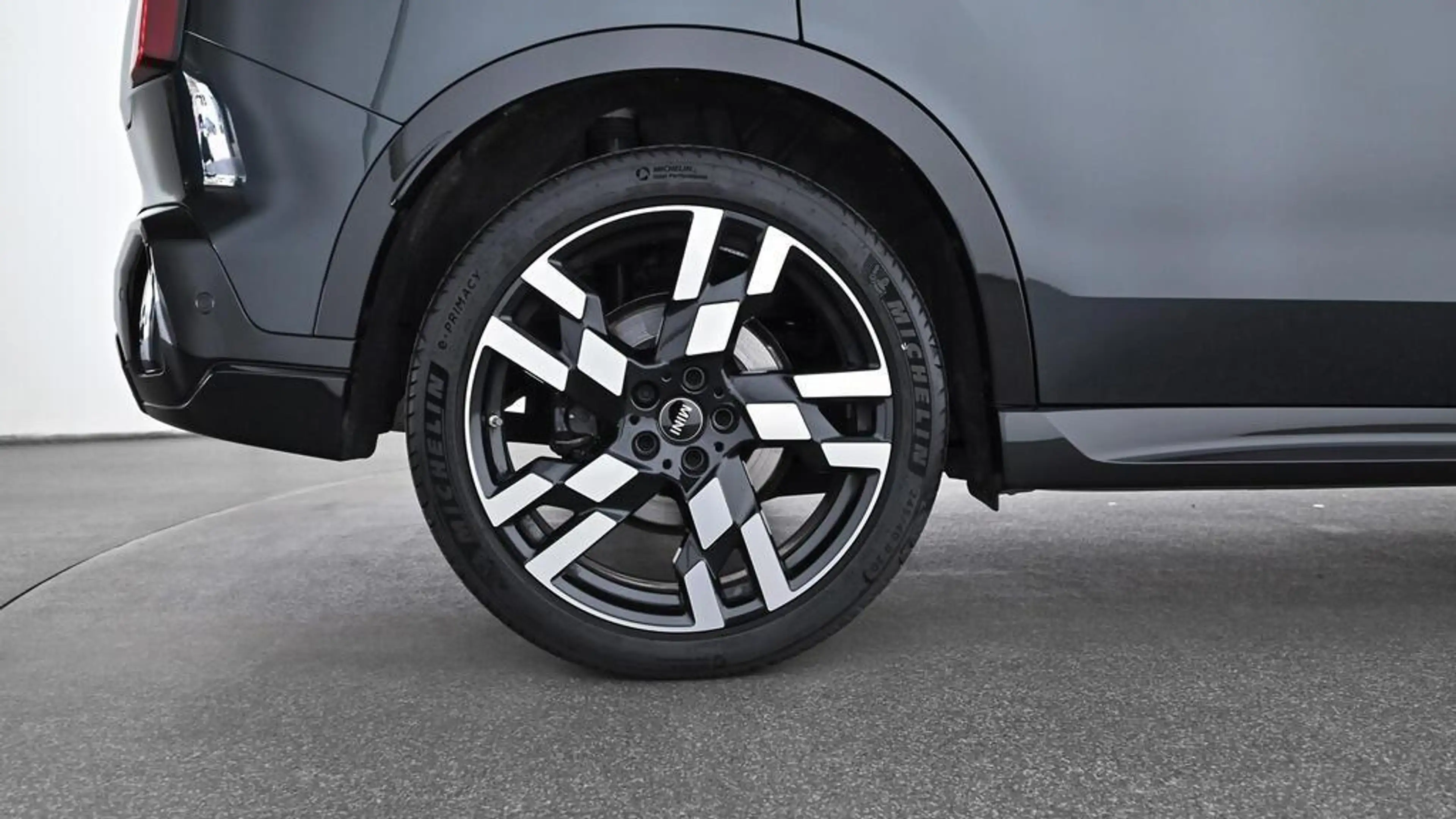 MINI Countryman S All4 John Cooper Works Trim — photo 9