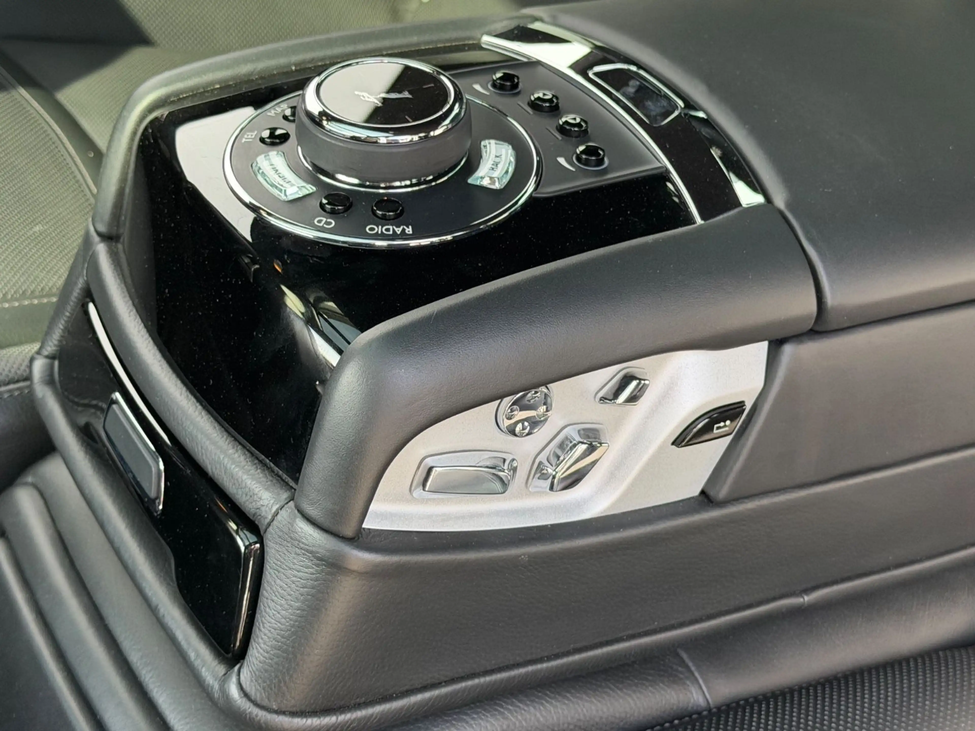 Rolls-Royce Ghost Series II V12 — photo 43