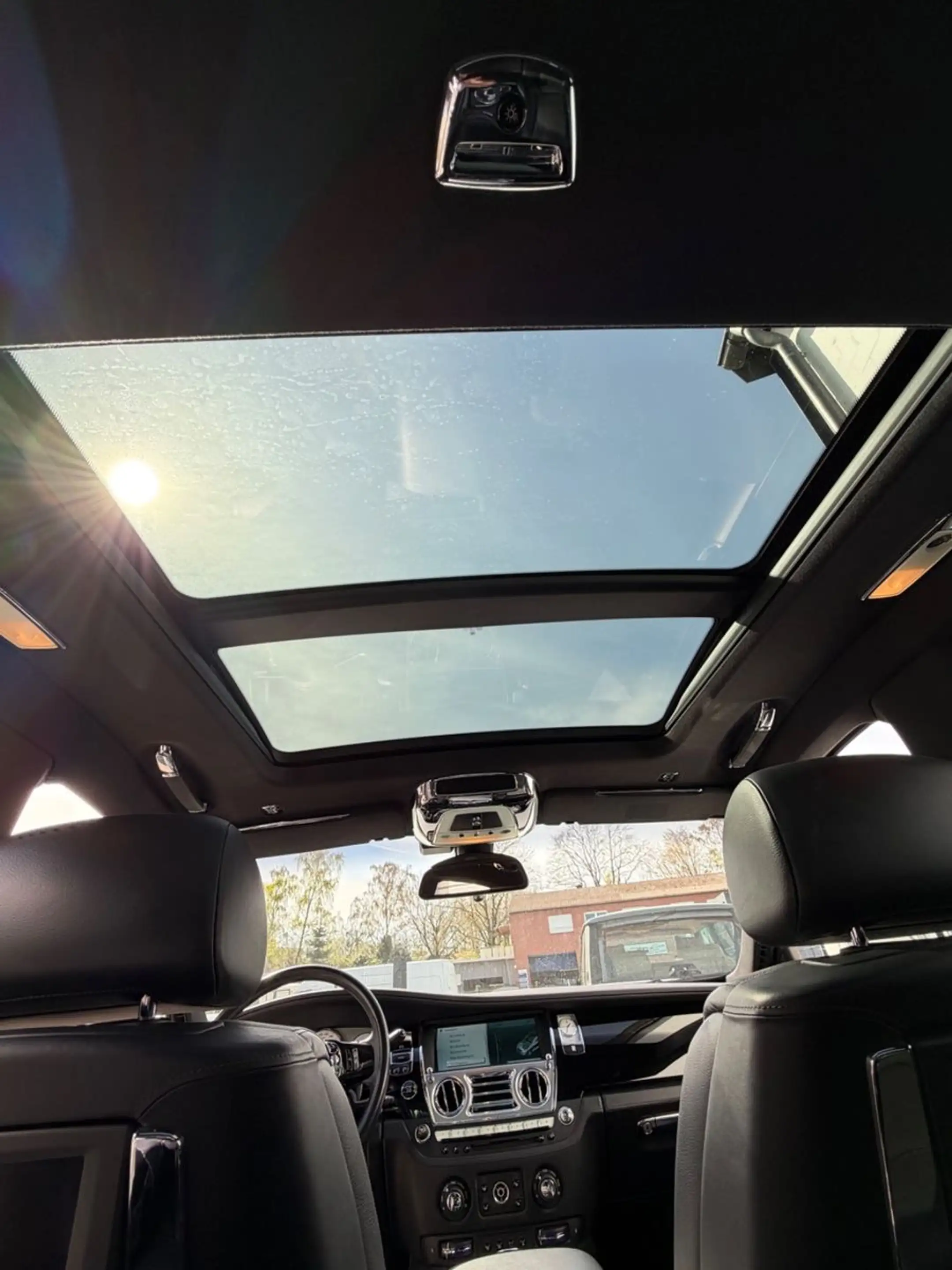 Rolls-Royce Ghost Series II V12 — photo 42