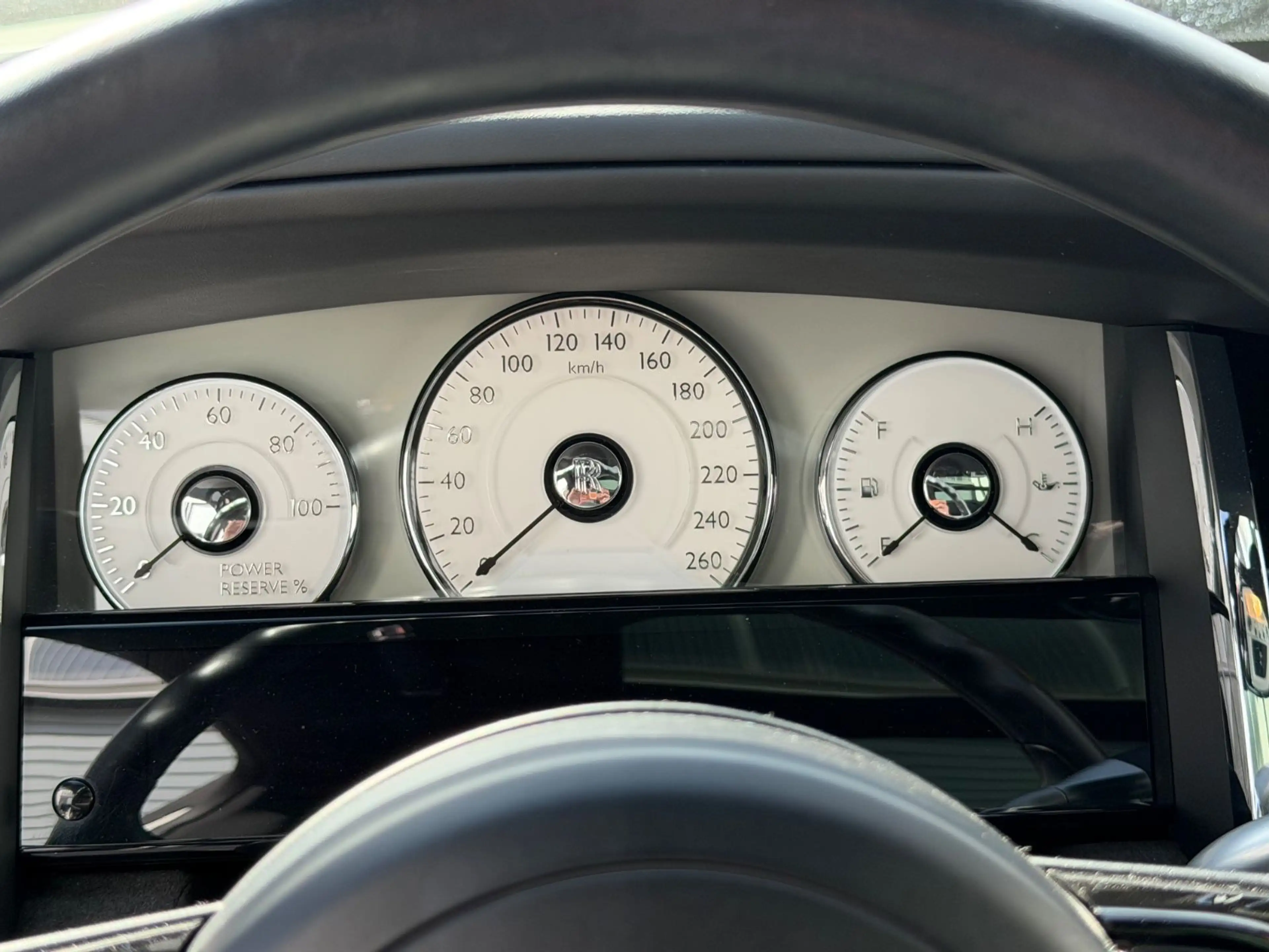 Rolls-Royce Ghost Series II V12 — photo 28