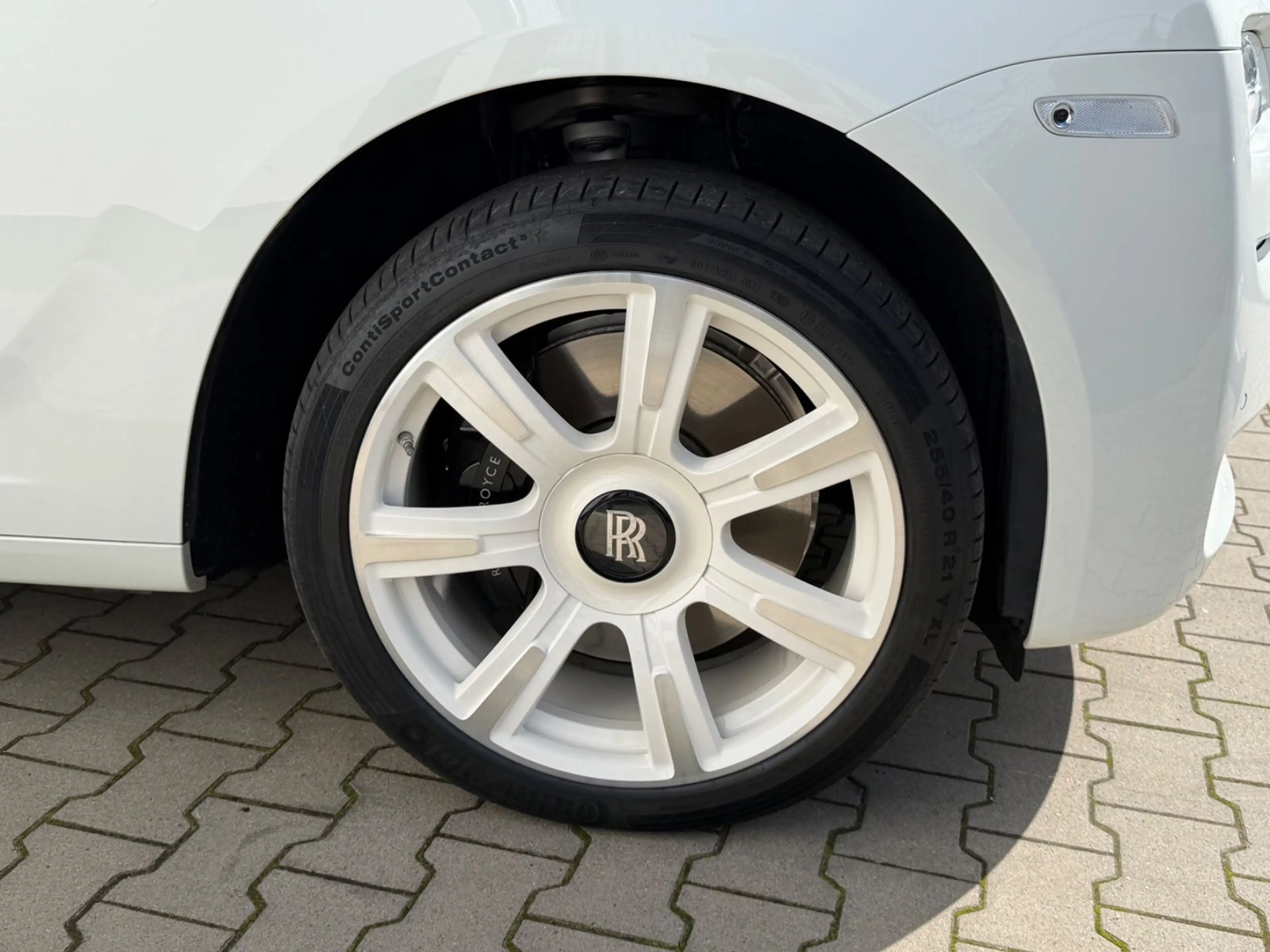 Rolls-Royce Ghost Series II V12 — photo 6