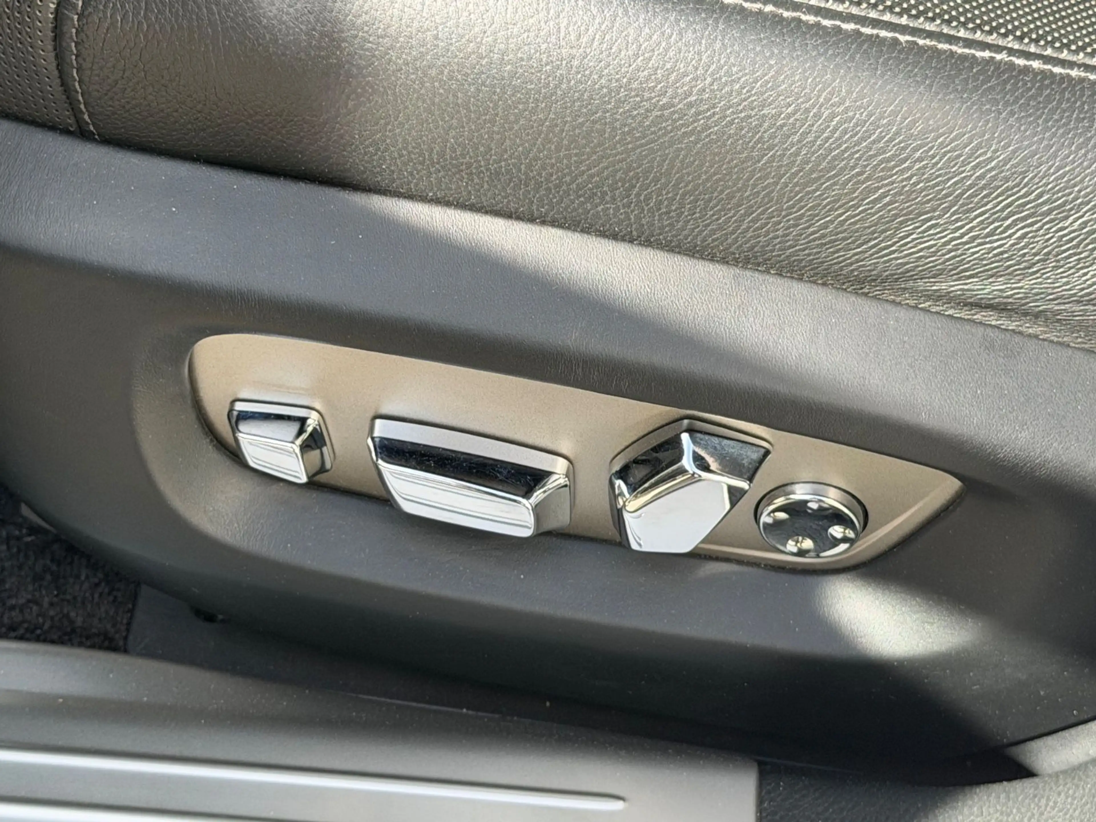 Rolls-Royce Ghost Series II V12 — photo 33