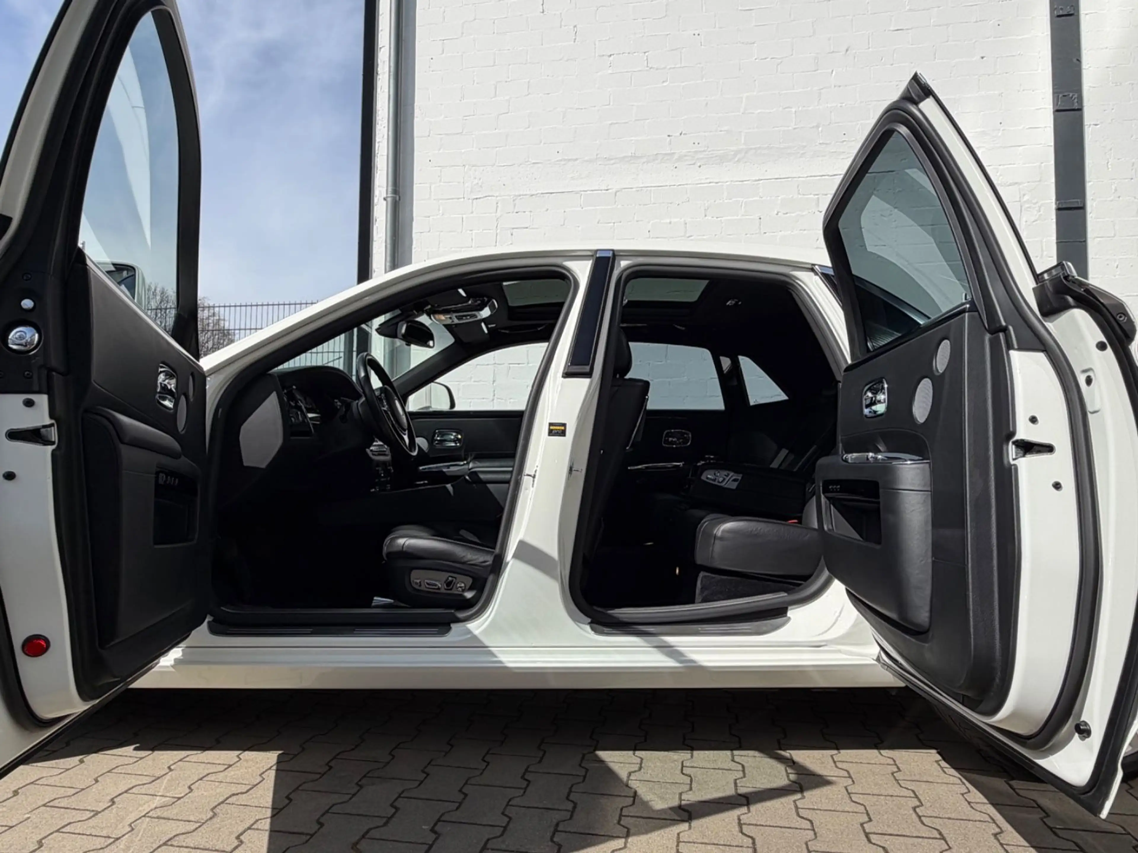 Rolls-Royce Ghost Series II V12 — photo 21