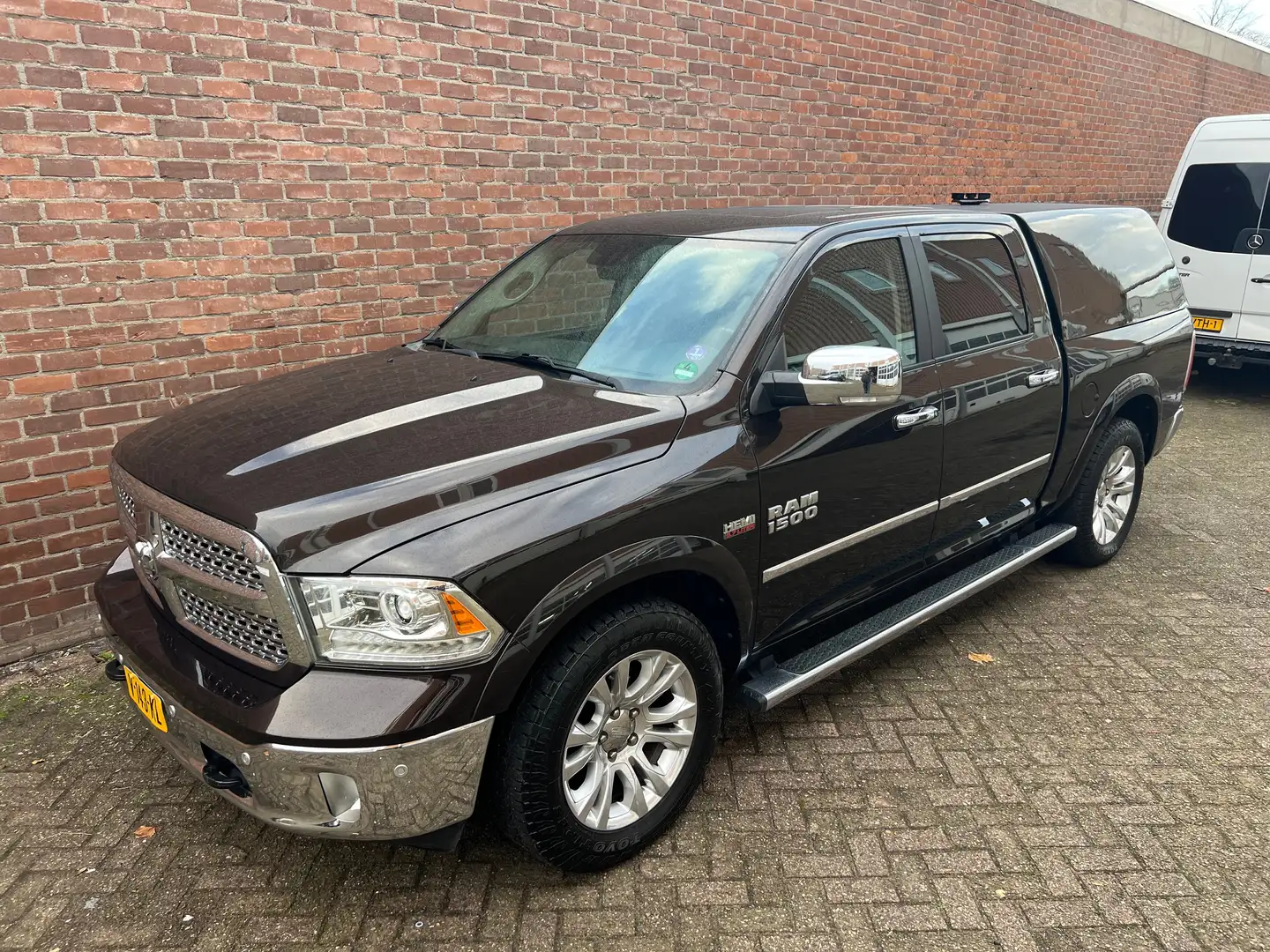 Dodge RAM 1500 LARAMIE ,zeer lage bijtelling! Braun - 1