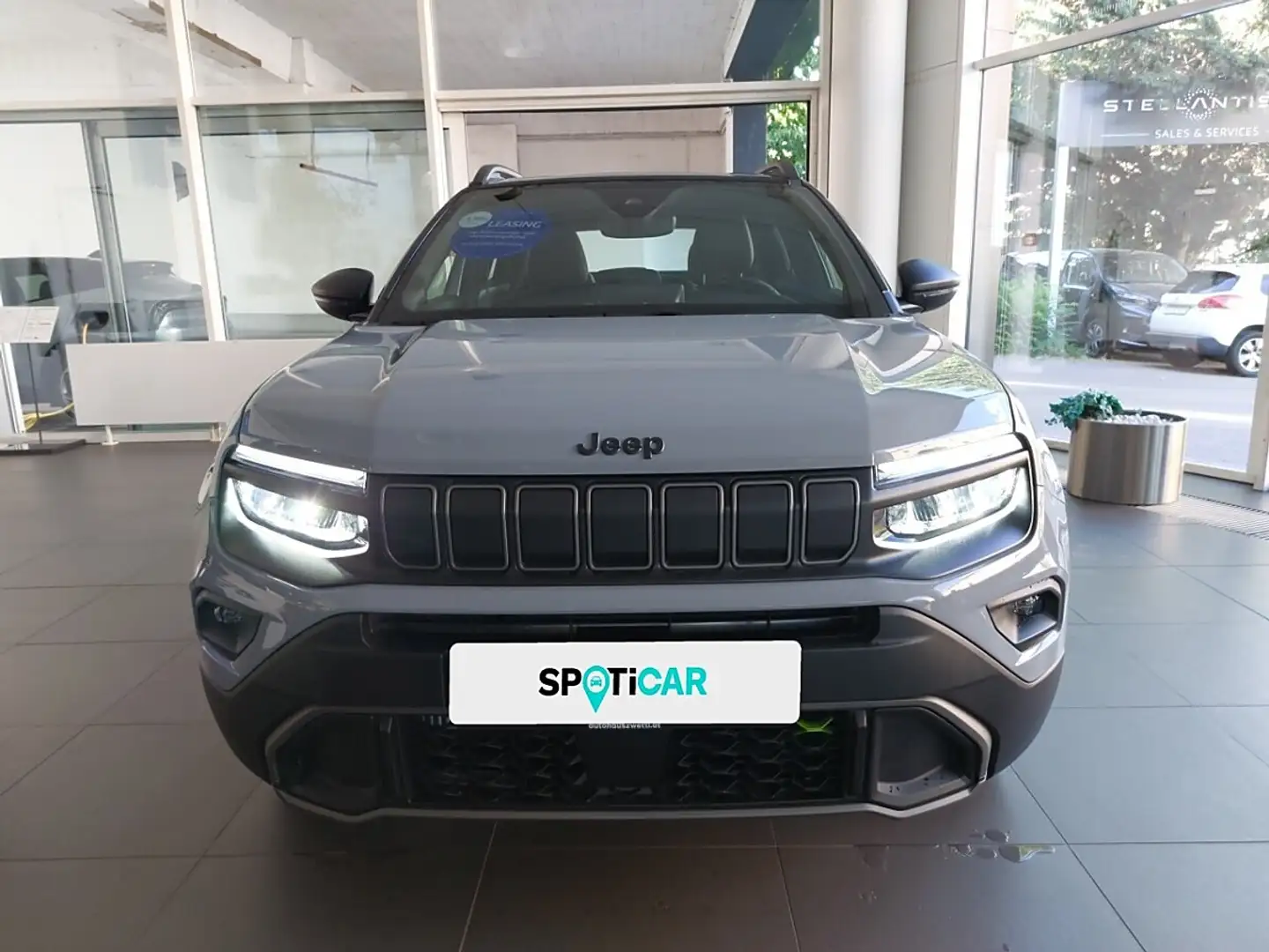 Jeep Avenger AVENGER UPLAND AUT Grau - 2