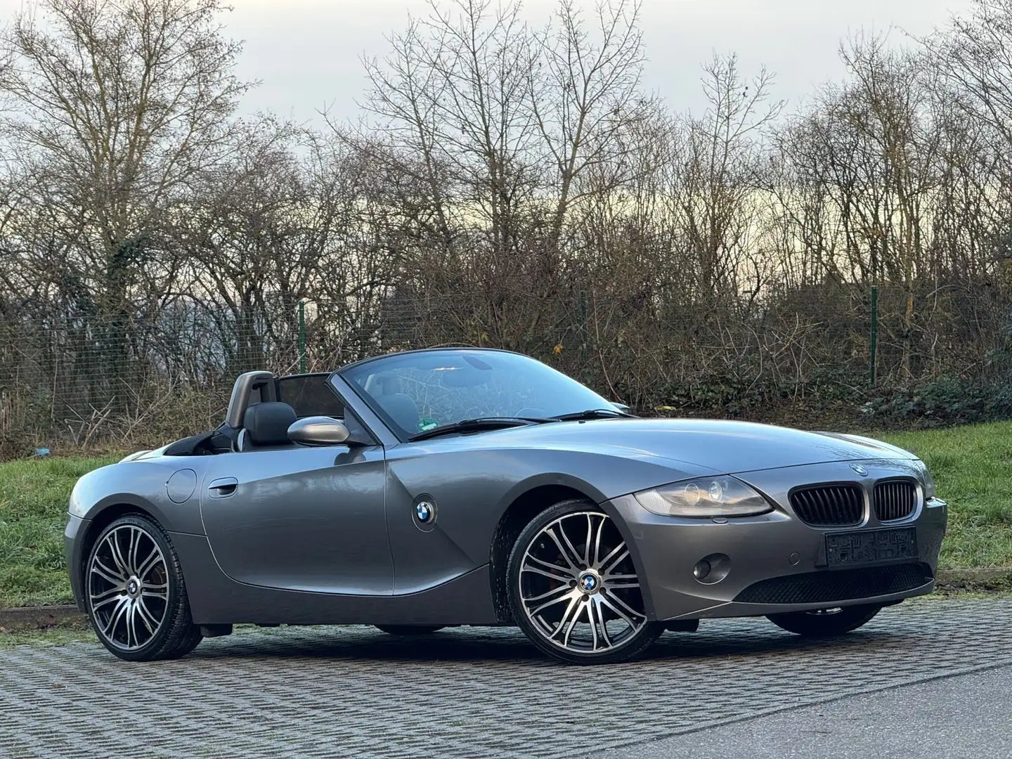 BMW Z4 Z4 Roadster roadster 2.2i M Optick guter Zustand Grau - 1