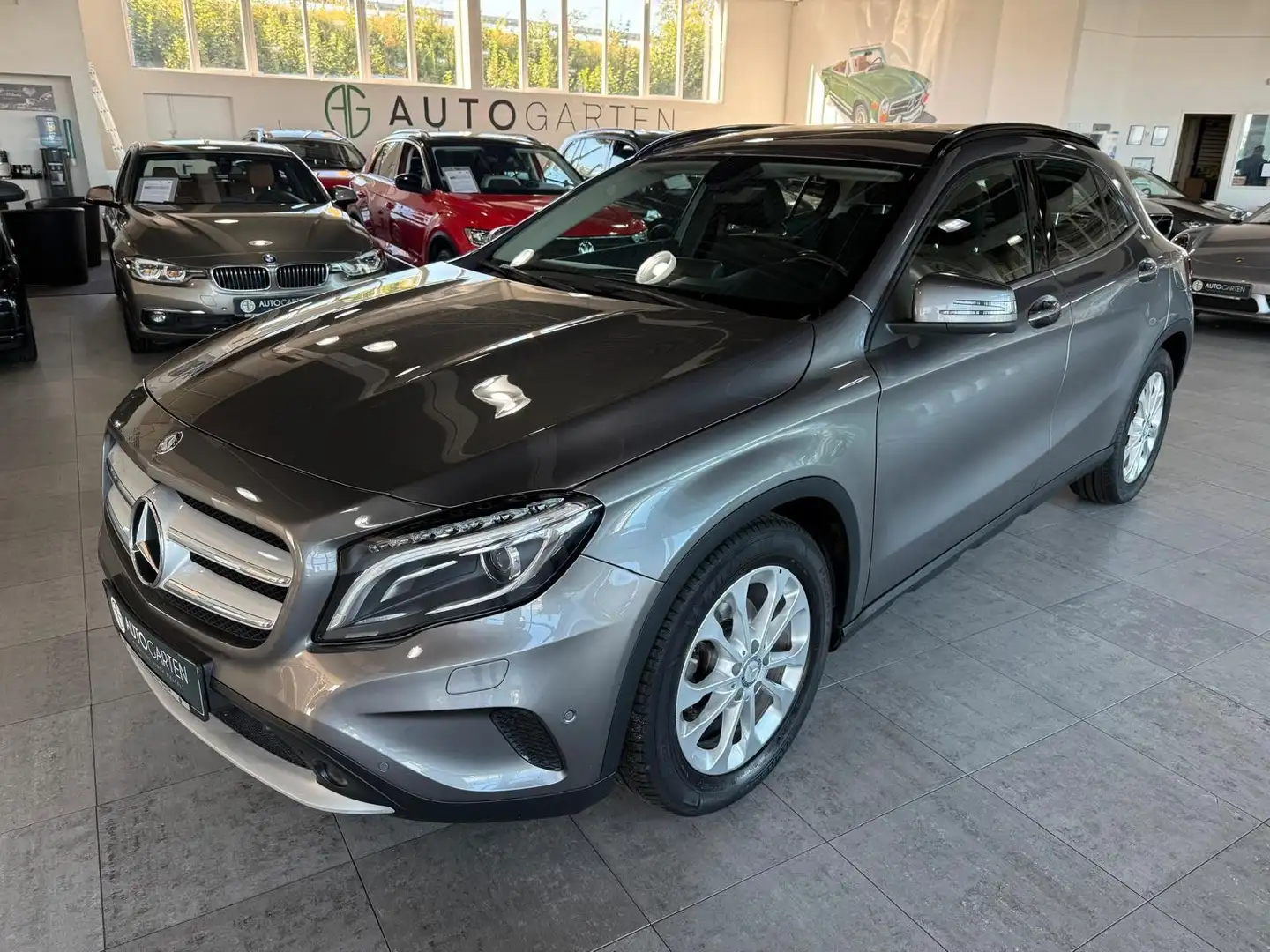 Mercedes-Benz GLA 200 *Style*Automatik*Bi-Xenon*Navi*Leder* Серый - 1