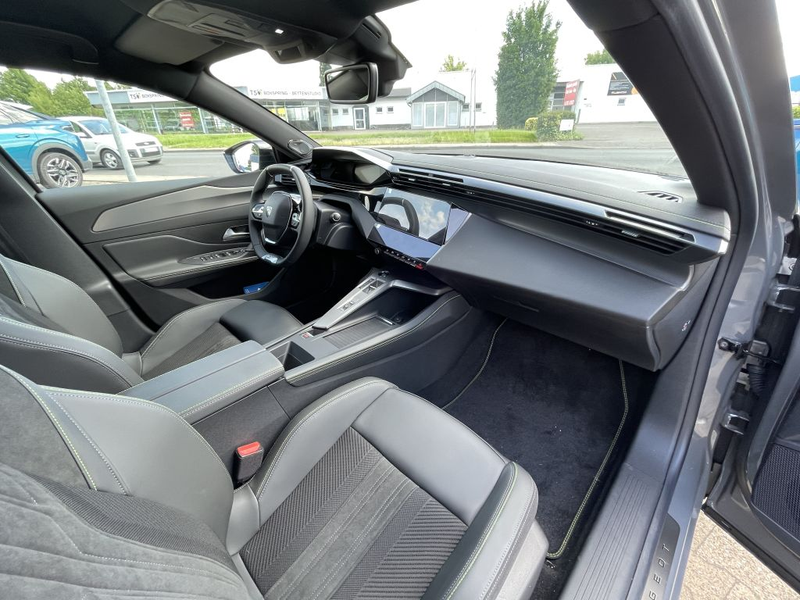 Peugeot 408 Plug-In Hybrid 225 e-EAT8 GT — photo 17