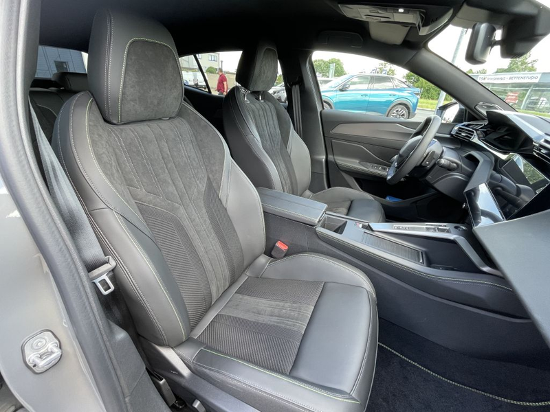 Peugeot 408 Plug-In Hybrid 225 e-EAT8 GT — photo 5