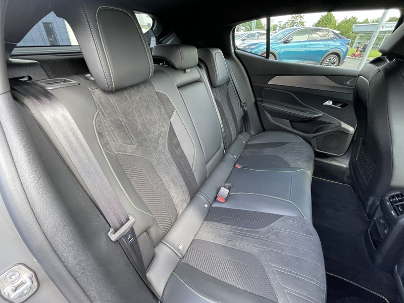 Peugeot 408 Plug-In Hybrid 225 e-EAT8 GT — photo 16