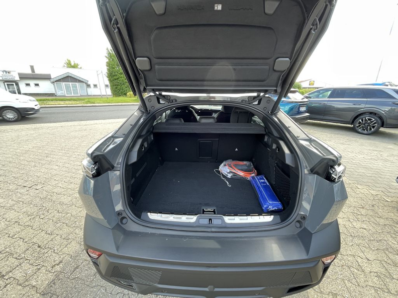 Peugeot 408 Plug-In Hybrid 225 e-EAT8 GT — photo 14