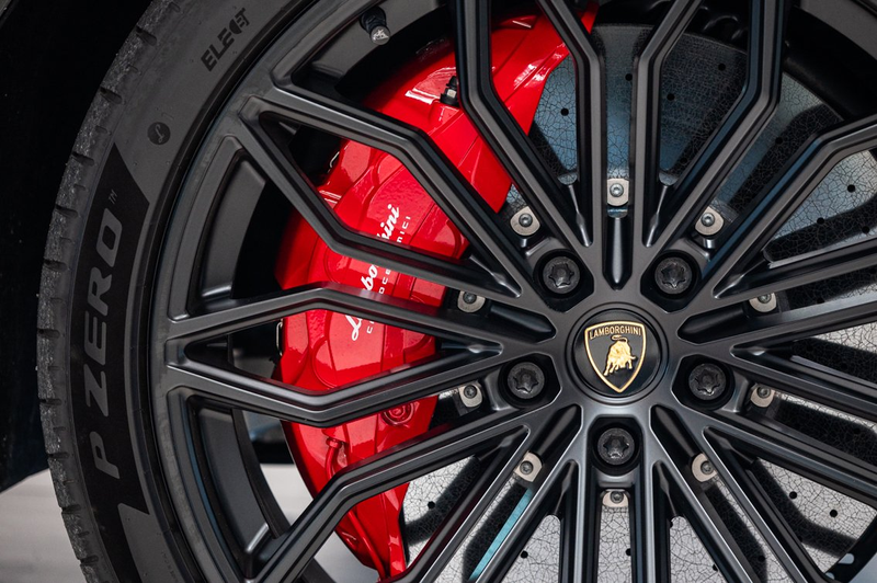 Lamborghini Urus Urus SE PHEV 4.0 BiTurbo V8 — photo 10
