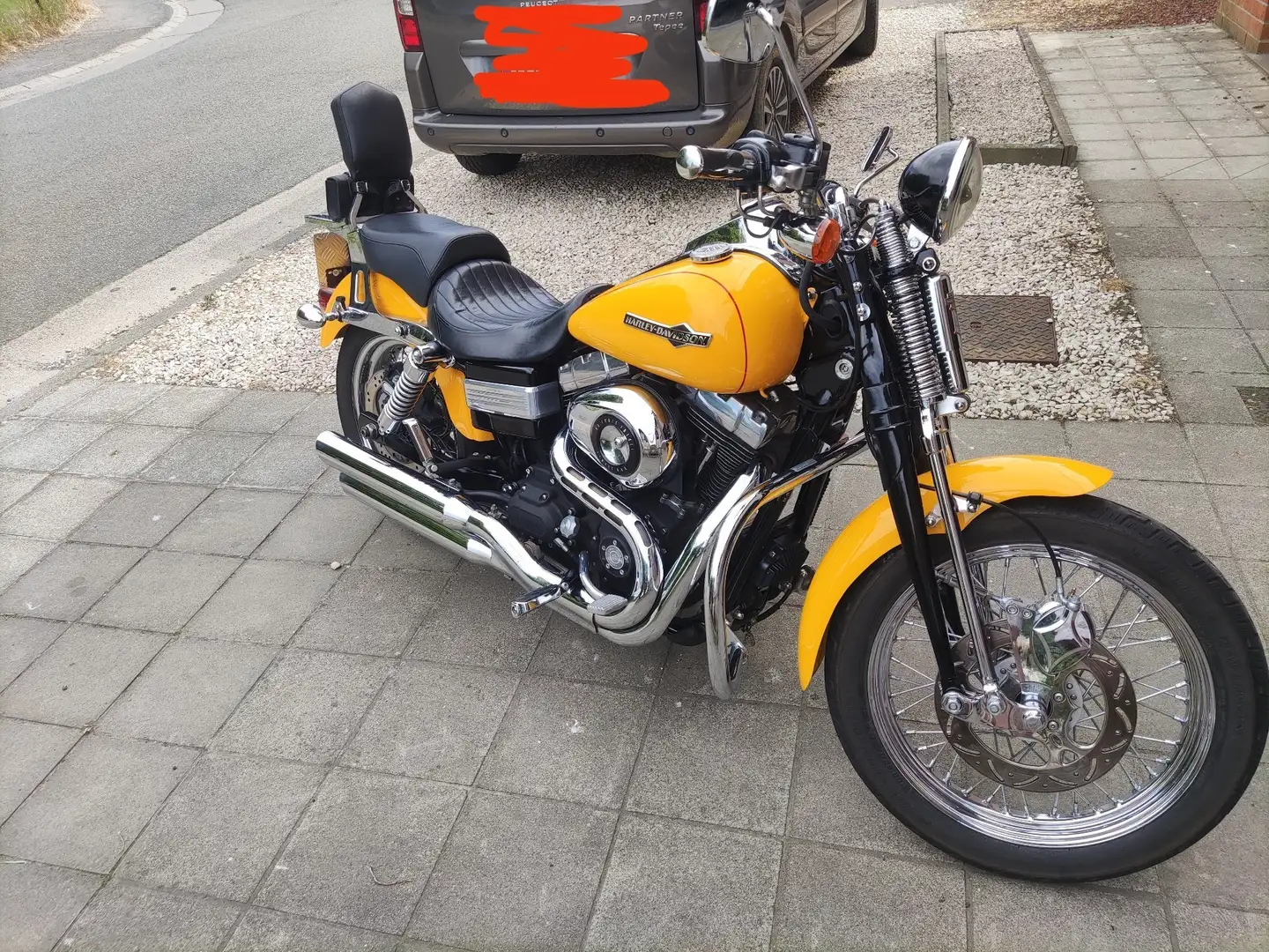 Harley-Davidson Dyna Street Bob žuta - 1
