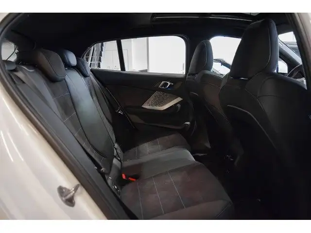 BMW 1 Series view 10