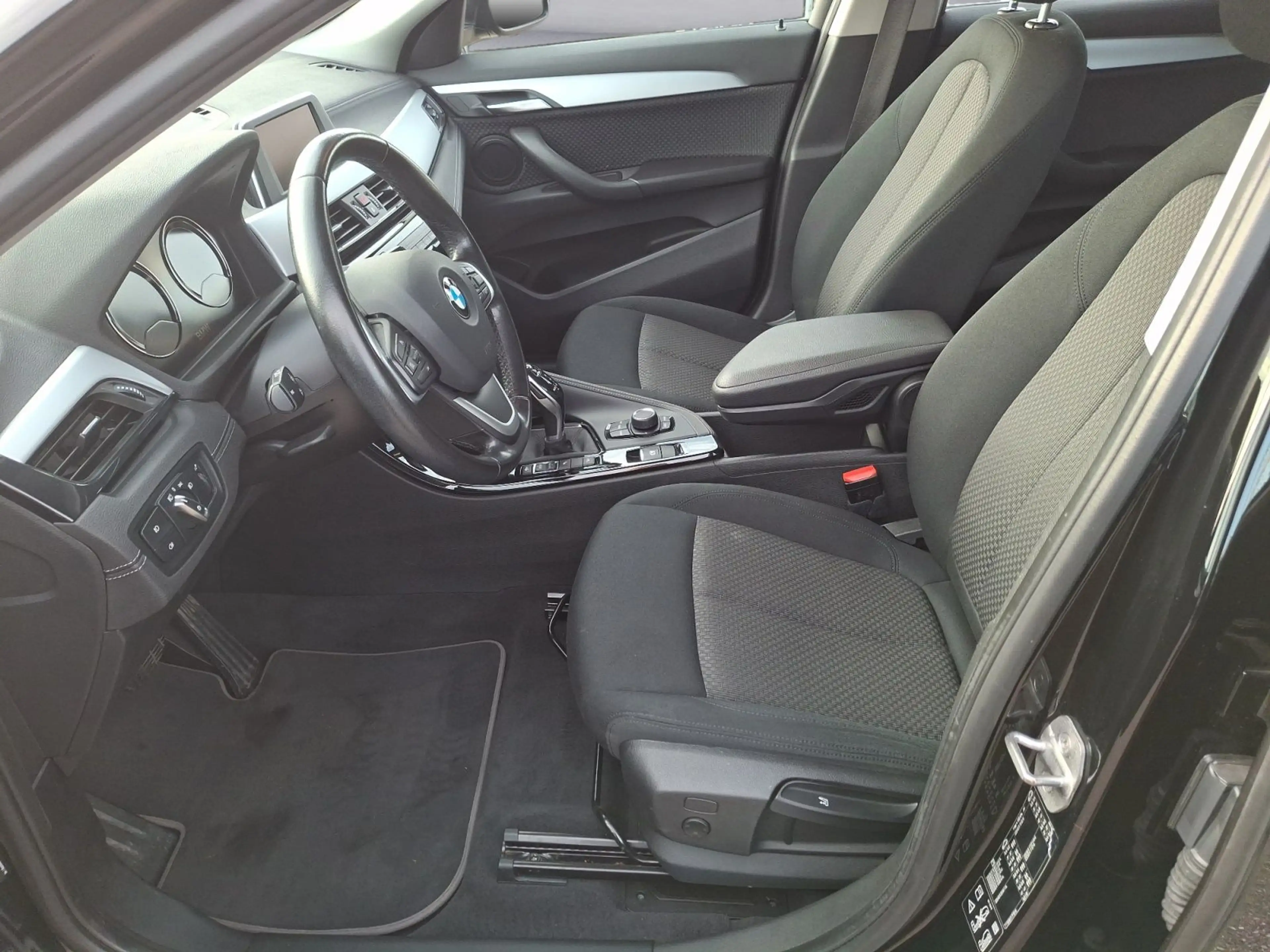 BMW X2 xDrive20d Advantage *Kamera*Klimaanlage*LED*P — photo 12