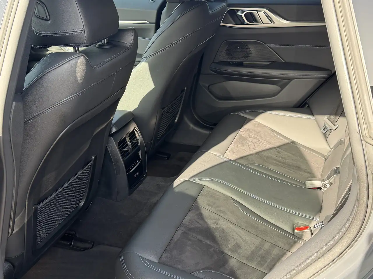 BMW i4 eDrive35 M Sport DAB Komfortzg. Tempomat Shz 4