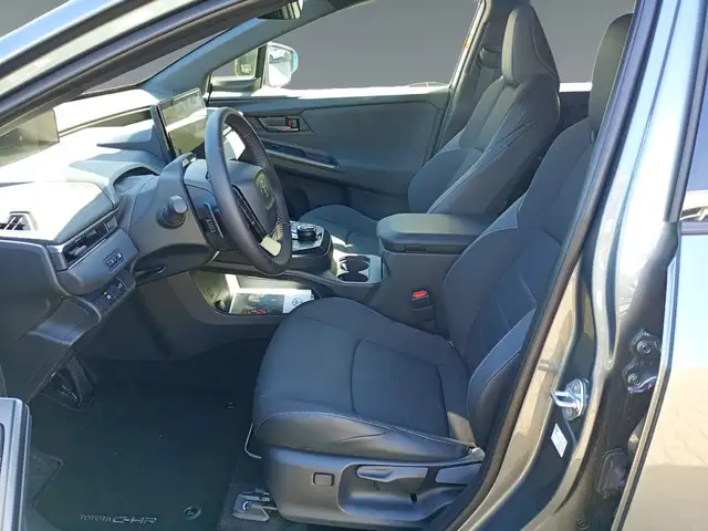 Toyota C-HR view 10