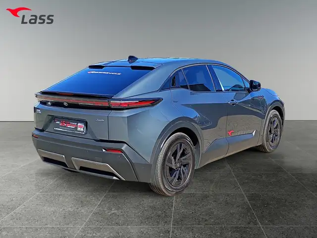 Toyota C-HR view 6