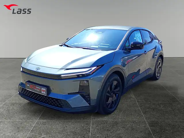 Toyota C-HR view 2
