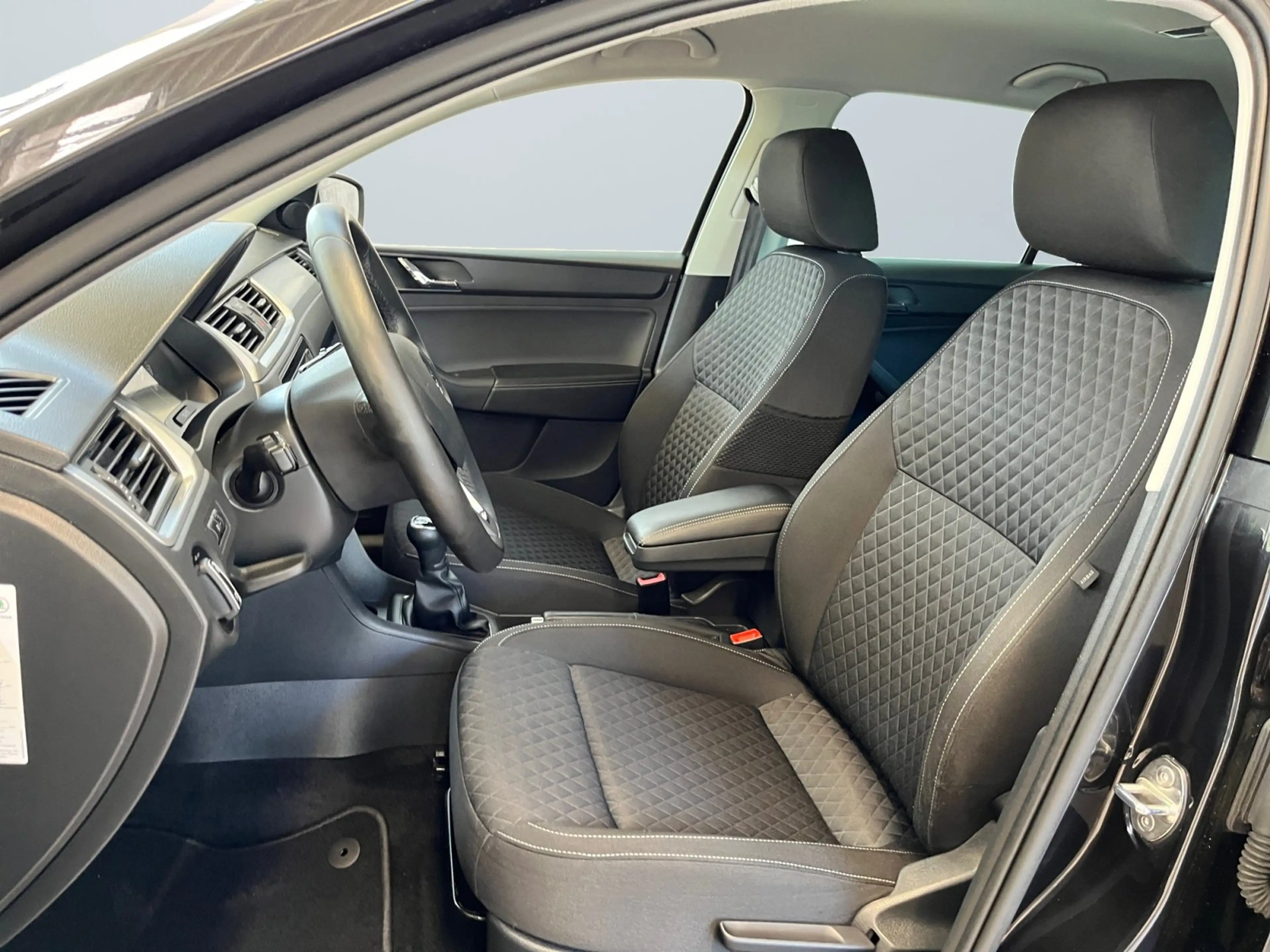 Skoda Rapid/Spaceback Rapid Spaceback Drive 1.2 TSI Xenon-Scheinwerfer — photo 7
