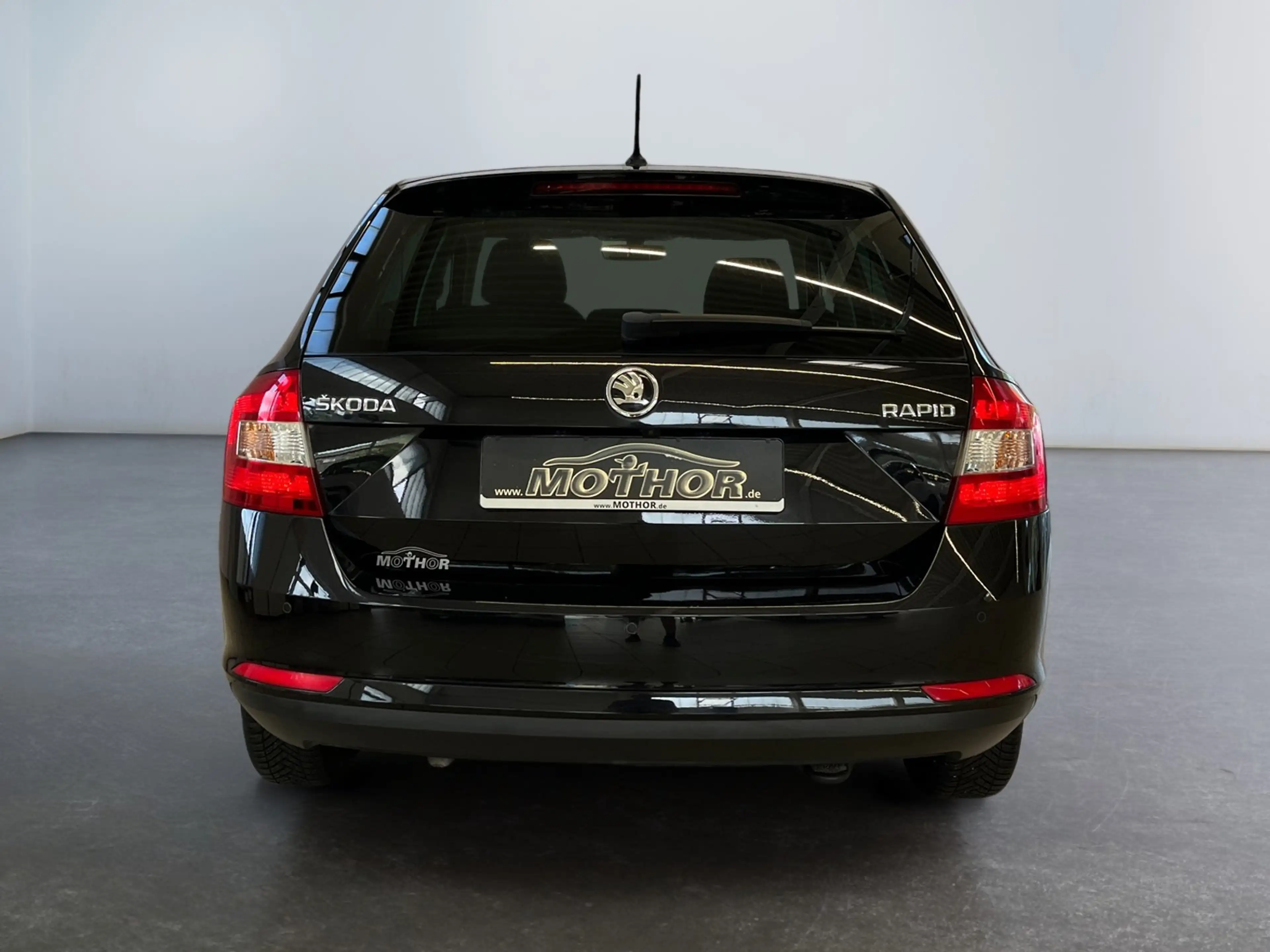 Skoda Rapid/Spaceback Rapid Spaceback Drive 1.2 TSI Xenon-Scheinwerfer — photo 5