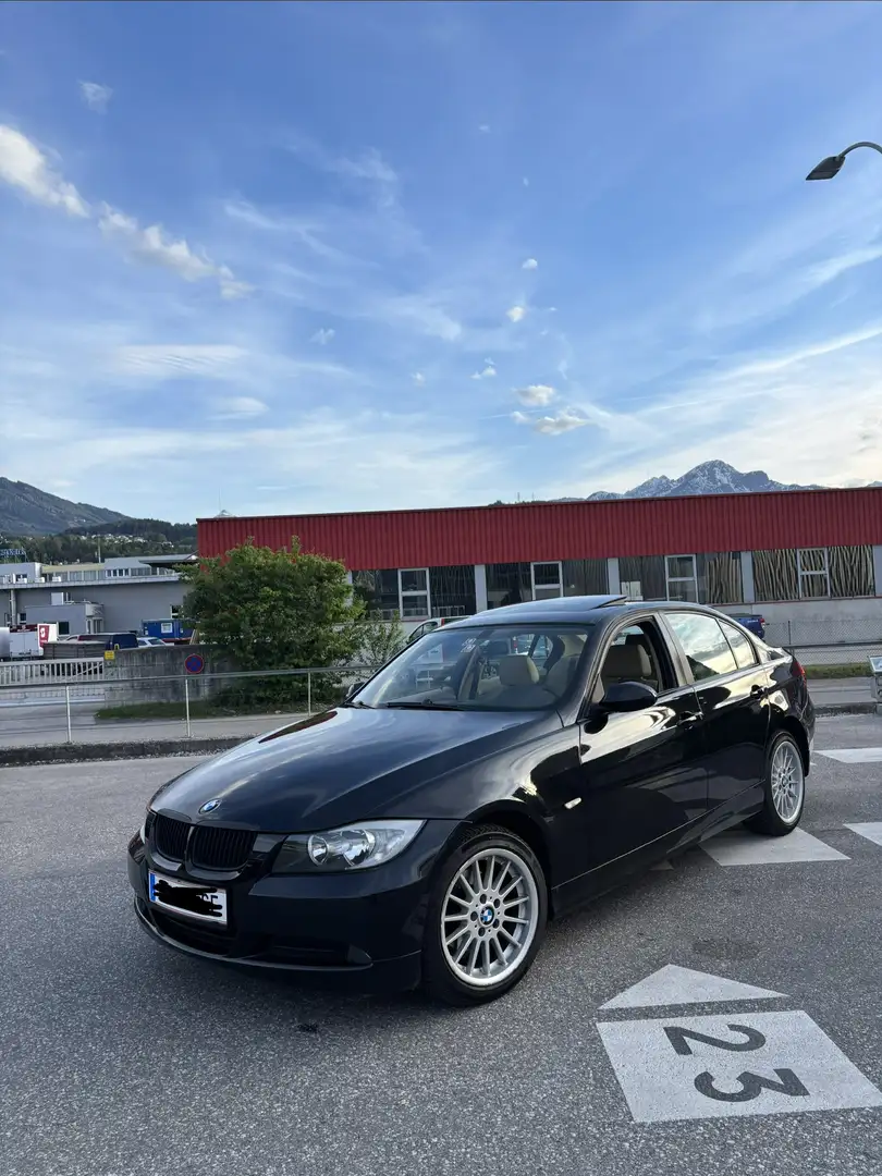 BMW 318 E90 318i - 1