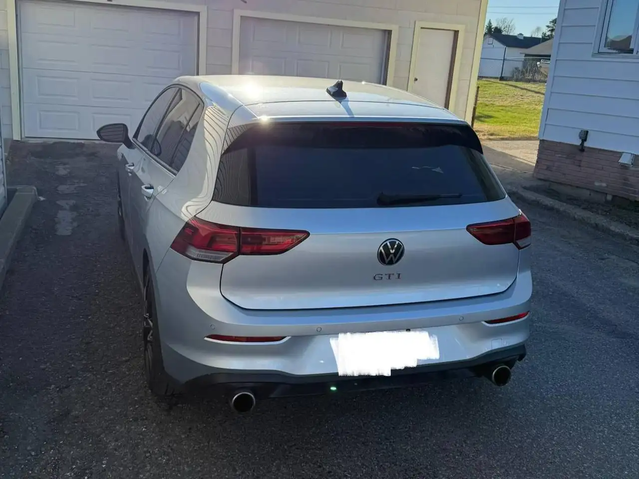 Volkswagen Golf GTI снимка Volkswagen Golf GTI