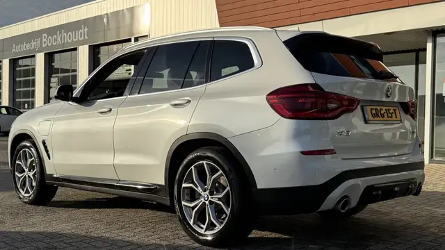 BMW X3 view 3