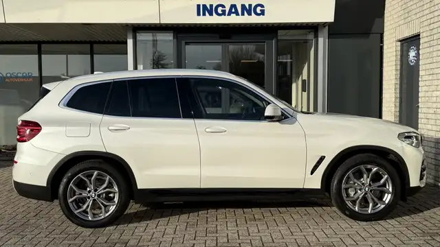 BMW X3 view 5