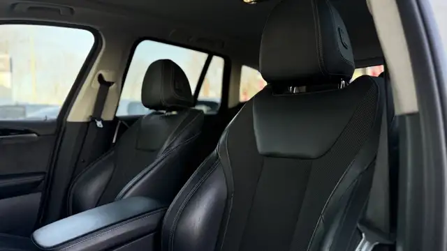 BMW X3 view 8