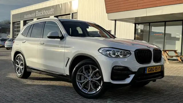 BMW X3 view 4