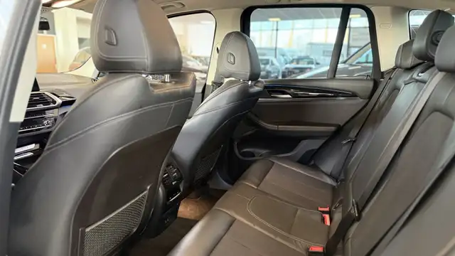 BMW X3 view 16