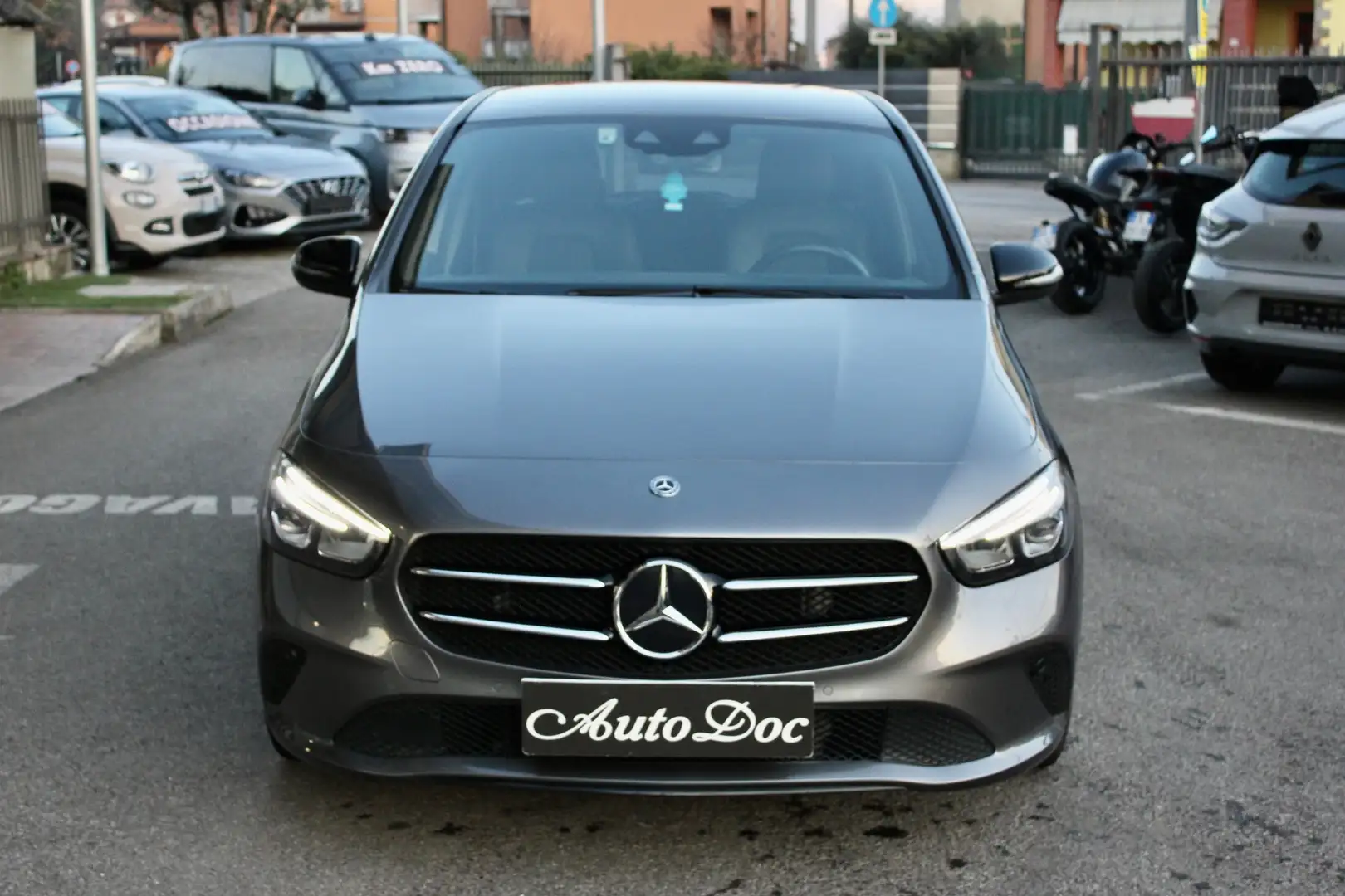 Mercedes-Benz B 180 B 180 Sport Plus Grau - 2