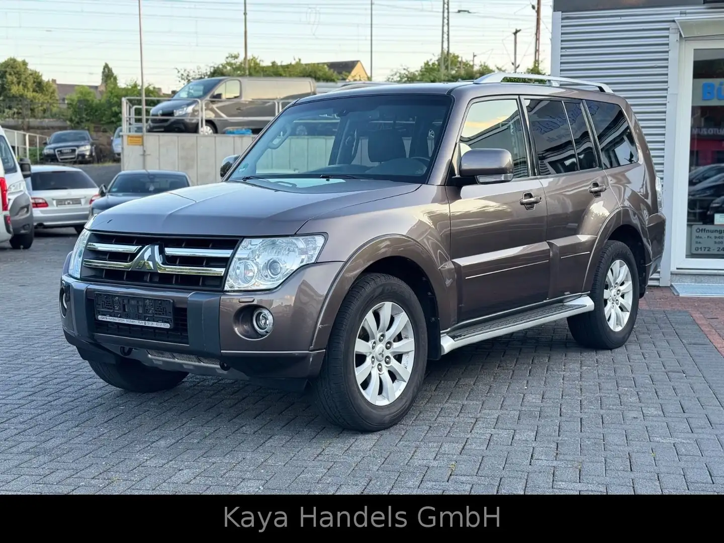 Mitsubishi Pajero 3.2 DI-D Instyle Leder/Navi/Kamera/7-Sitz Braun - 2