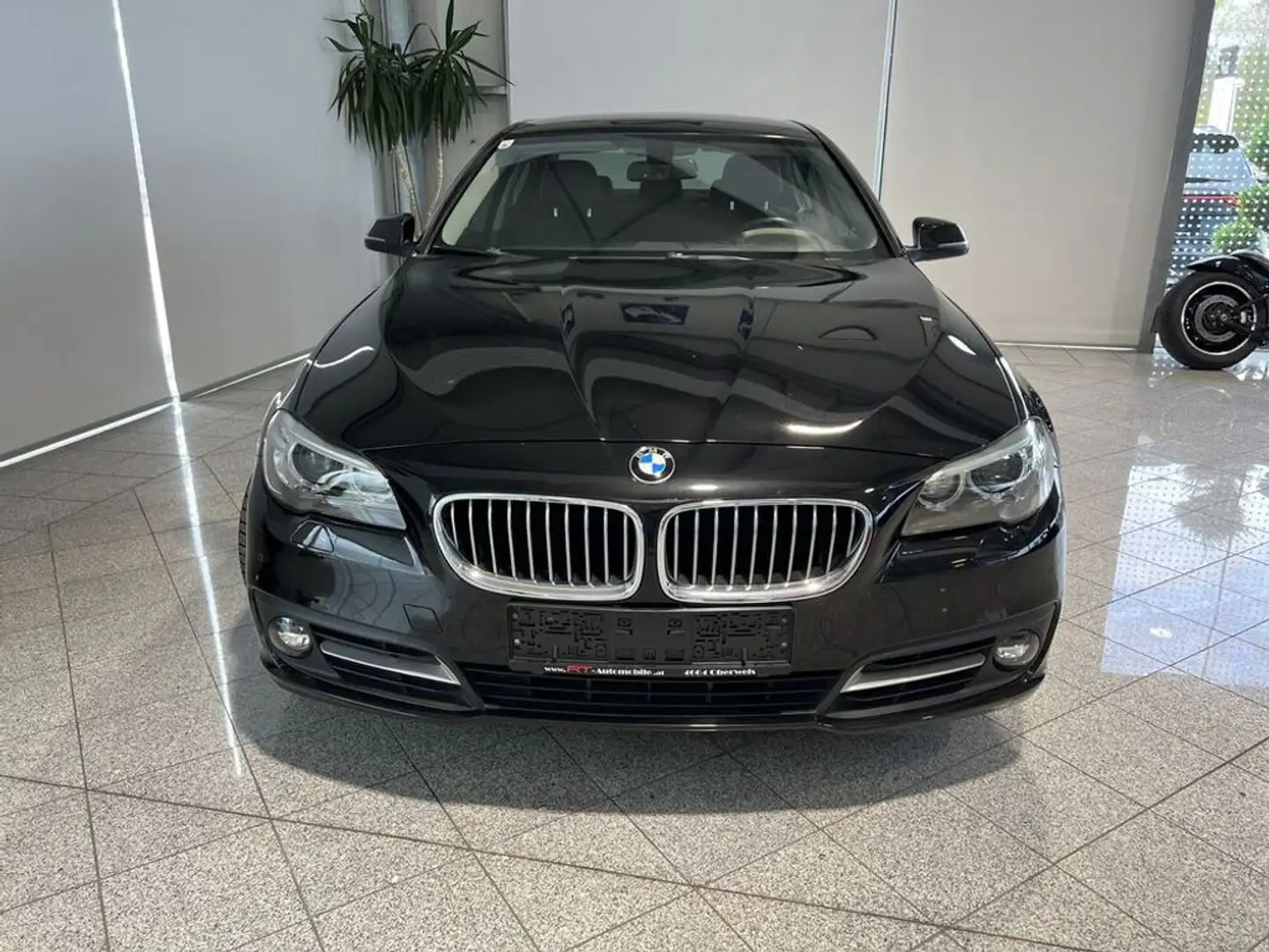 BMW 520 d Limousine Schwarz - 2