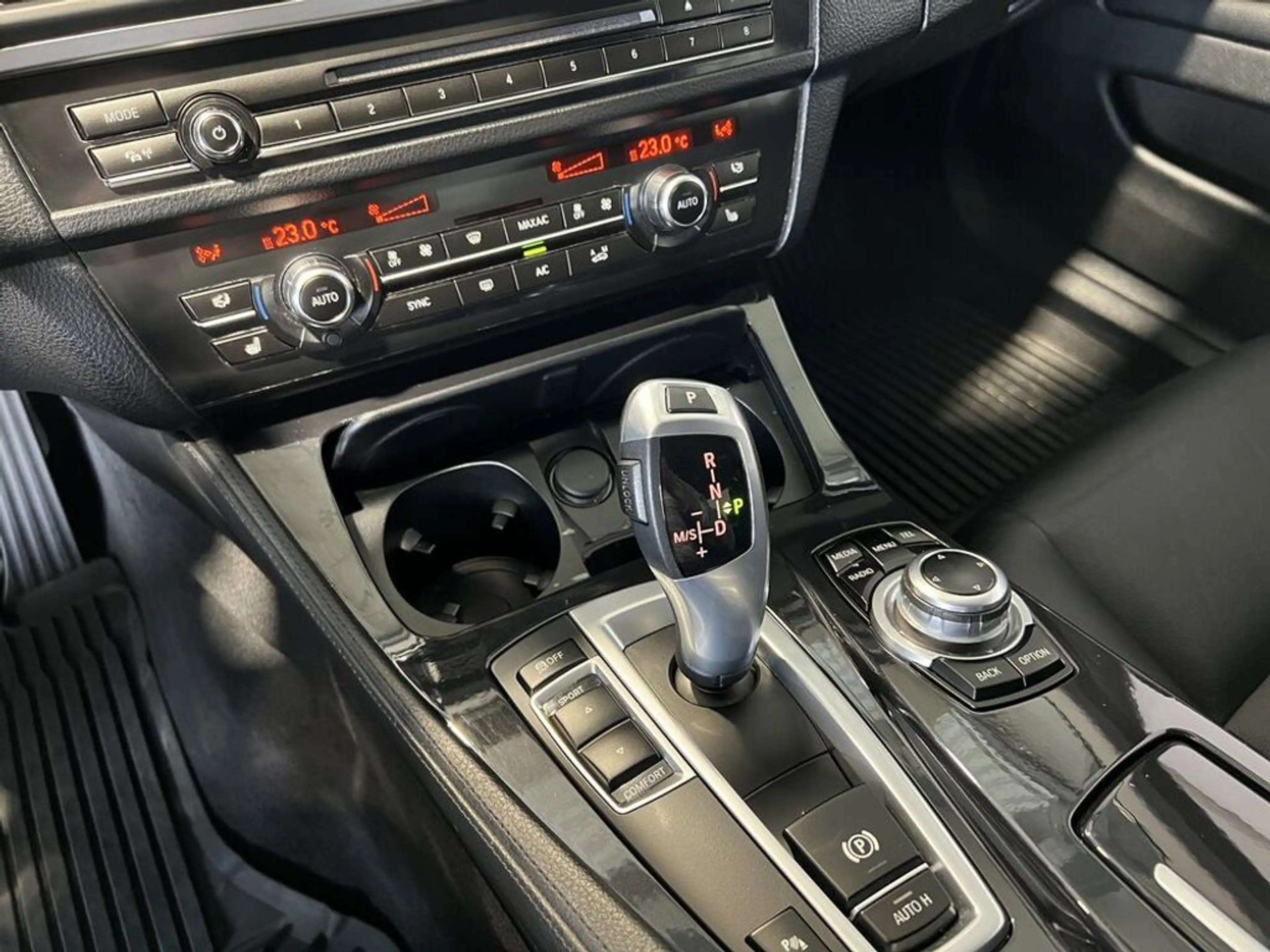 BMW 520 d Limousine — photo 14