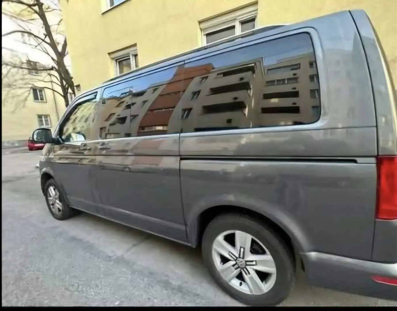 Volkswagen T6 Multivan Comfortline 2,0 TDI DSG - 1