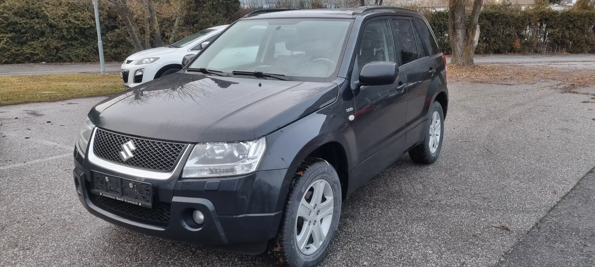 Suzuki Grand Vitara Grand Vitara 1,9 DDiS L4   L4 Schwarz - 1