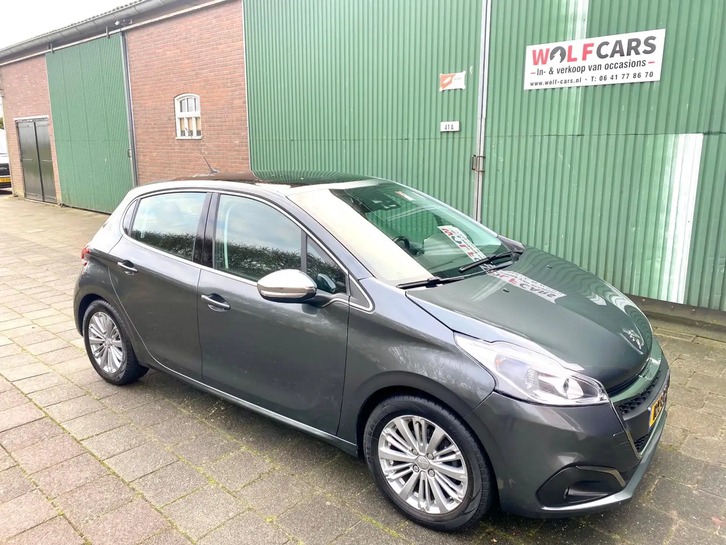 Peugeot 208 1.2 PureTech | Panoroma Dak | Navigatie | Airco Grijs - 2