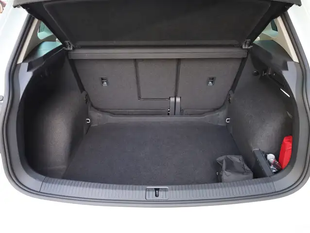 Volkswagen Tiguan view 12