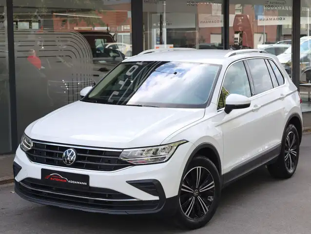 Volkswagen Tiguan view 2