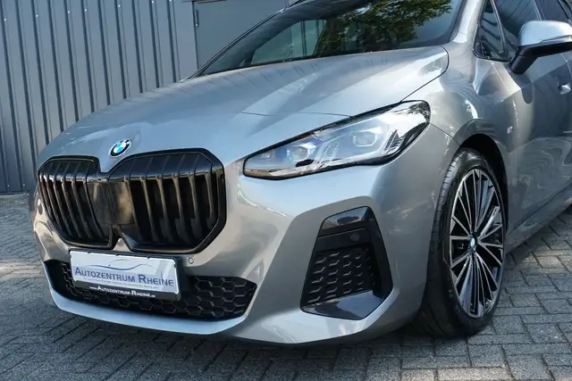 BMW 2 Series view 11