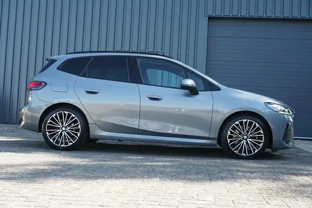 BMW 2 Series view 8