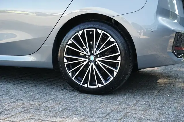 BMW 2 Series view 9