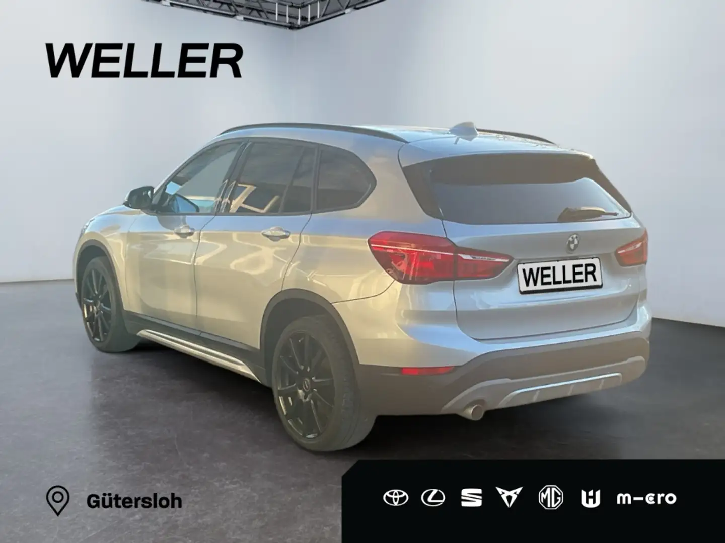 BMW X1 sDrive18i Sport Line *LED*18Zoll*Park Assist* Zilver - 2