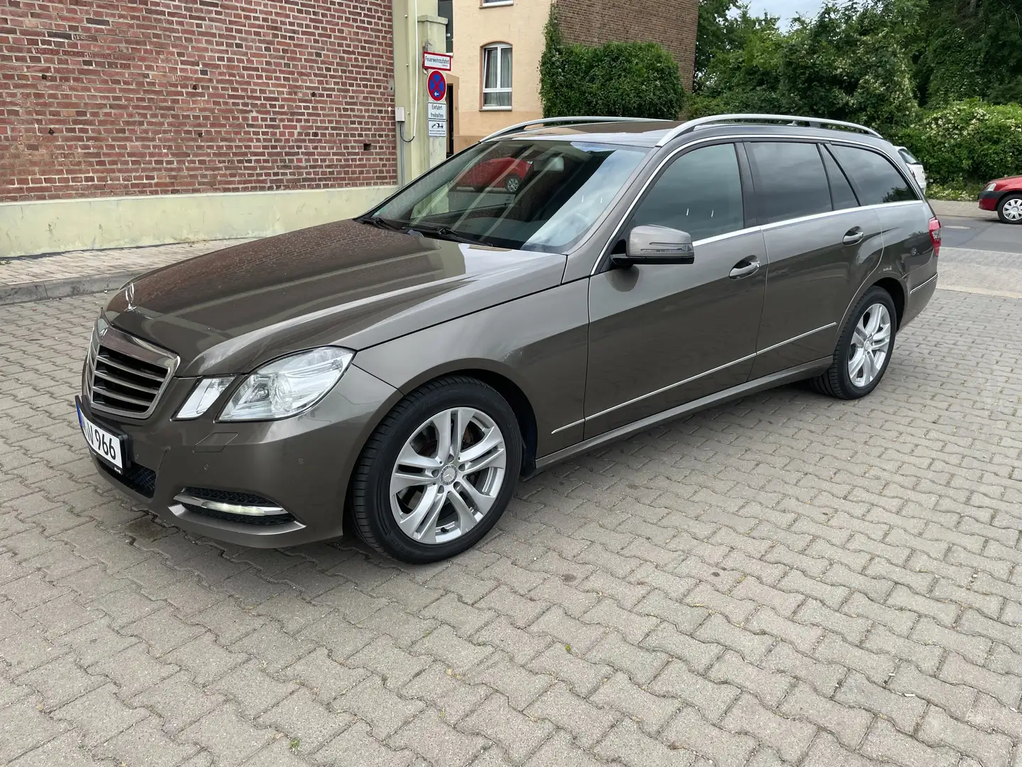 Mercedes-Benz E 250 E 250 CDI BlueEfficiency Navi, PDC Grau - 2